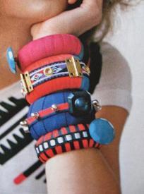 Oude brede armbanden versieren