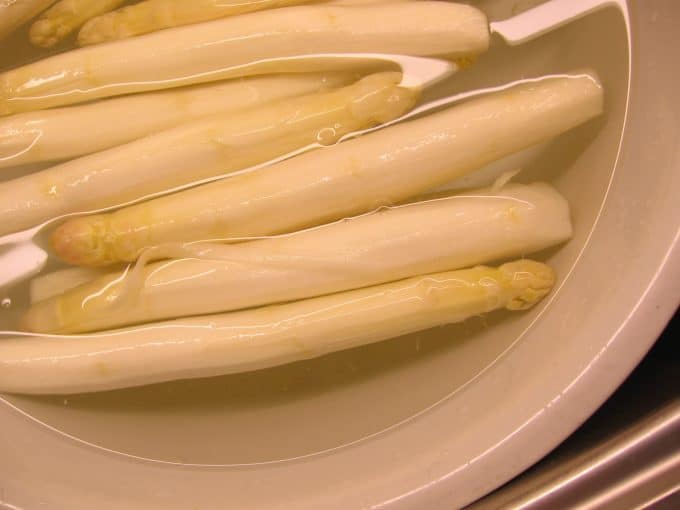 Asperges schoonmaken en bewaren doe je zo
